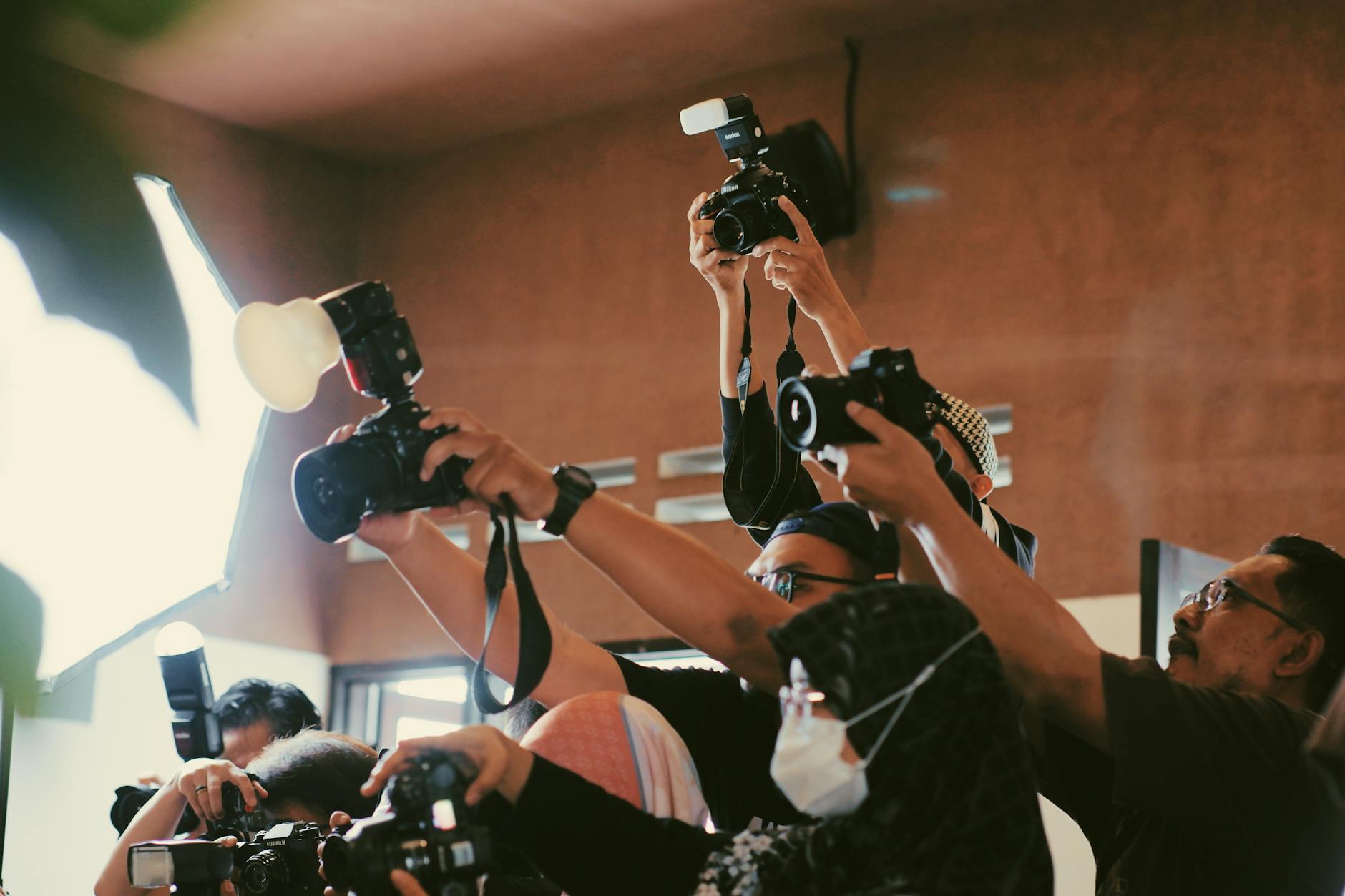 Contoh laporan keuangan perusahaan 2026 dengan ringkasan neraca, laba rugi, dan arus kas.